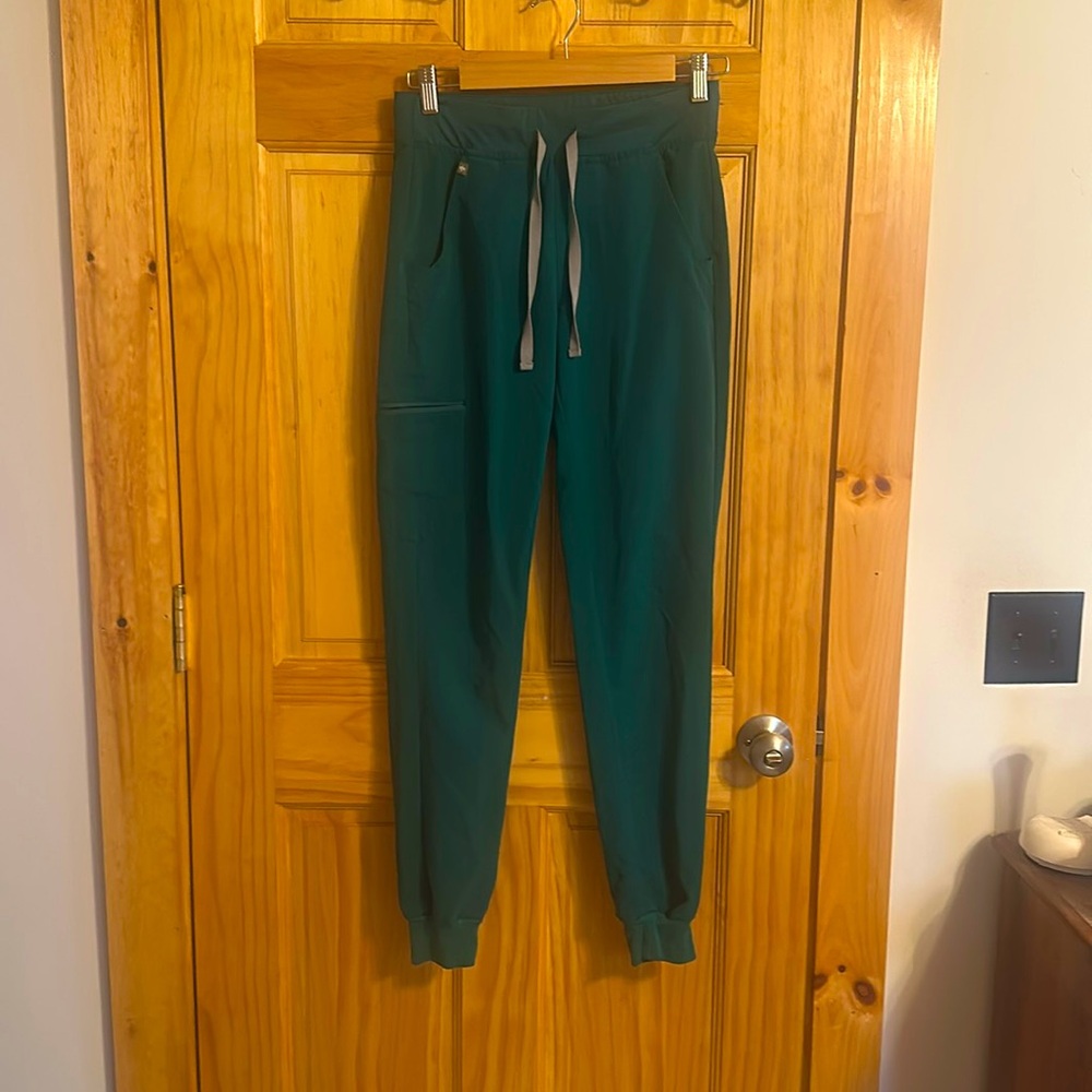 Figs XS/T Zamora joggers, hunter green